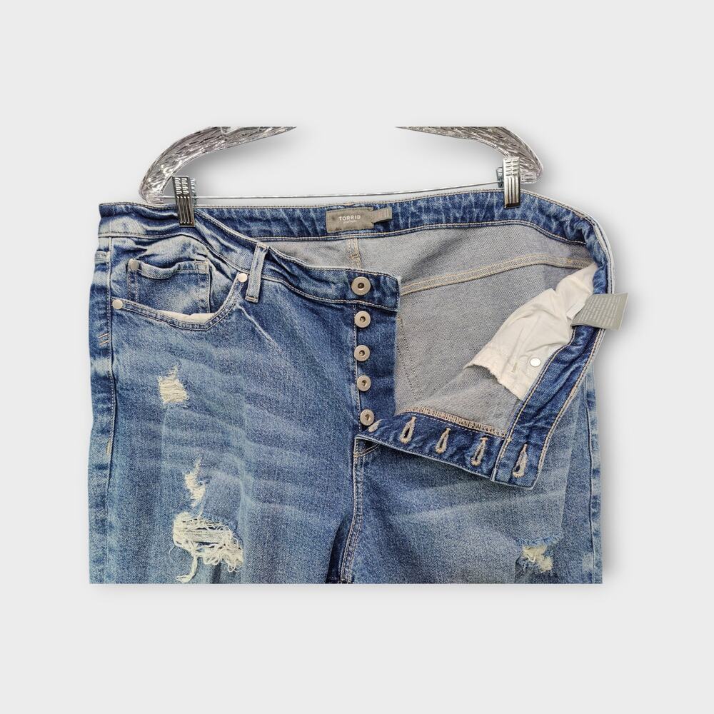 Womens TORRID Feel The Fit Ripped Distressed Raw Hem Blue Jeans Size 20T - Picture 4 of 7